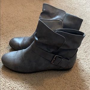Women’s size 11 grey buckled booties